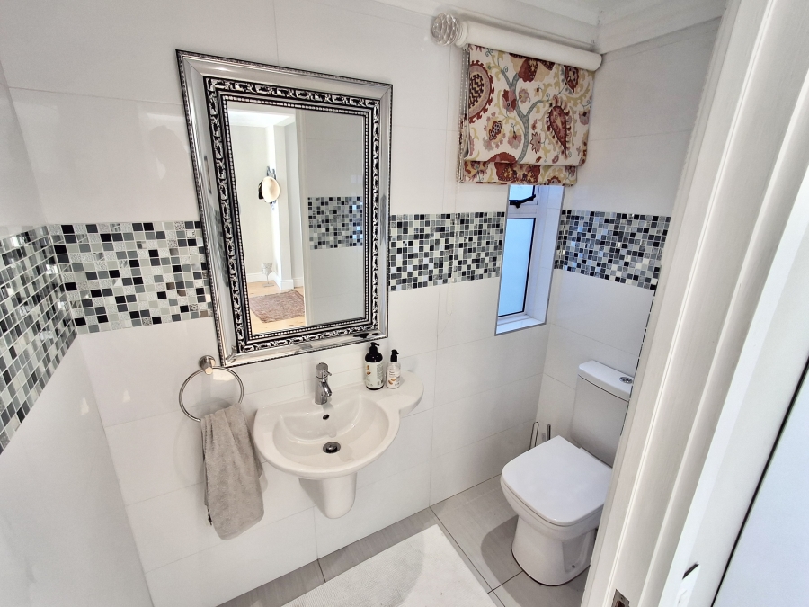 5 Bedroom Property for Sale in Grotto Bay Western Cape